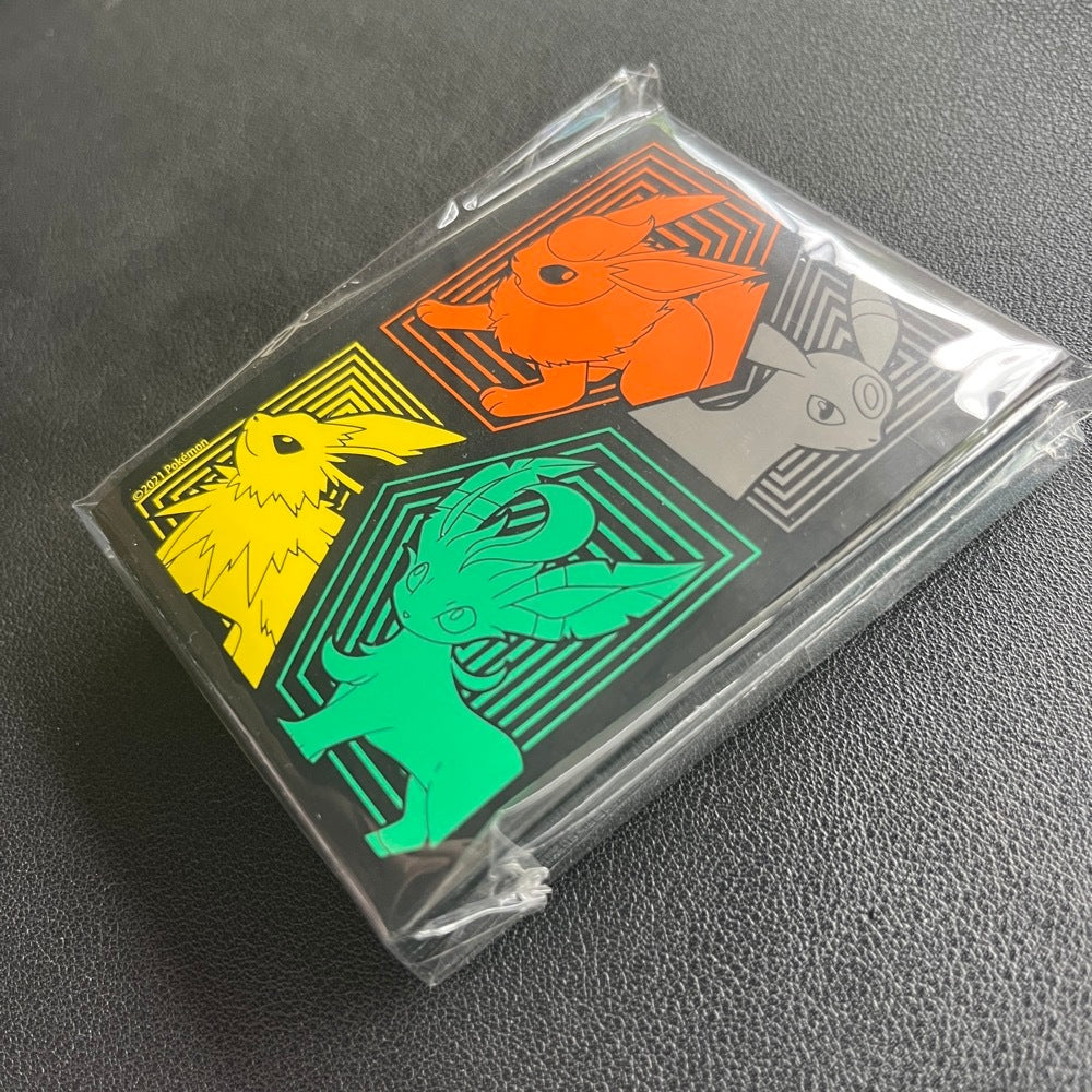 Pokémon Card Sleeve Pack - 65 pcs Evolving Skies Eeveelutions Flareon, Umbreon, Jolteon Card Sleeves